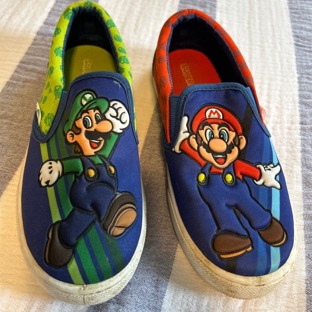 Nintendo Super Mario Brothers Slip On Sneakers Size 2